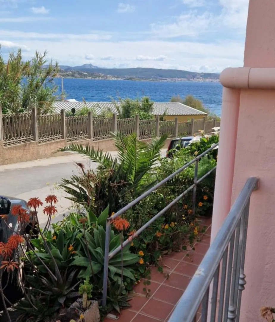Casa Anna Daire La Maddalena  0*, La Maddalena (Sassari) İtalya